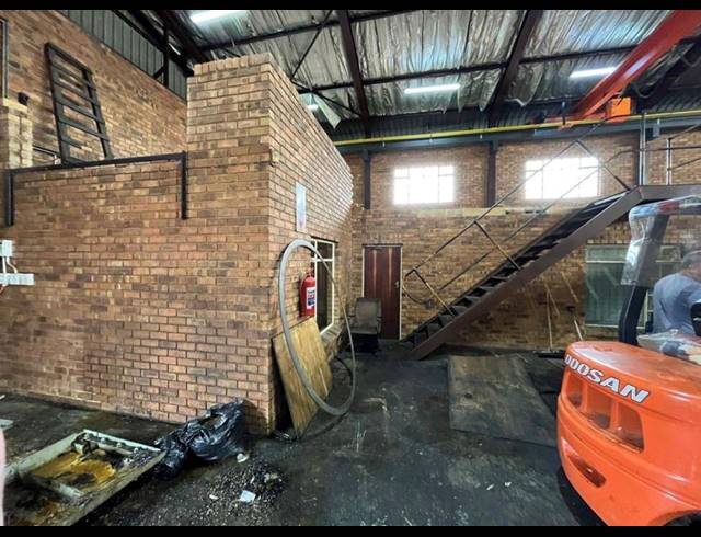 989M² WAREHOUSE FOR SALE IN BRAKPAN CENTRAL